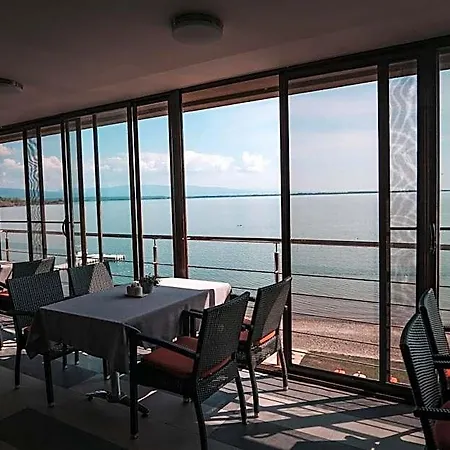 Glamour Hotel 4*